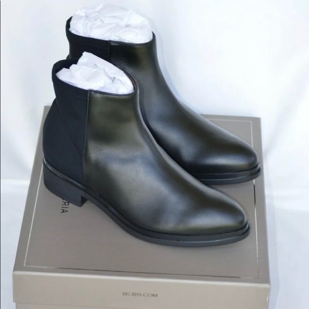 NWB BCBG Slip-On Low Boot Black Leather 10M $278 - Picture 4 of 7